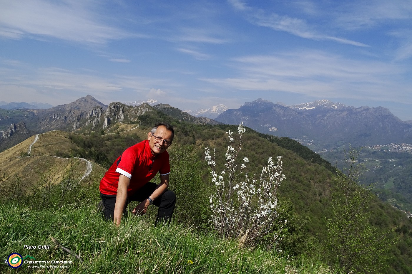 49 Dalla vetta del Pizzo di Spino vista sui monti dell'alta Val Serina.JPG